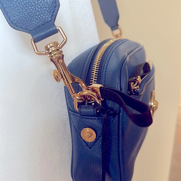 VERSACE NWT LA MEDUSA CALFSKIN BLUE LEATHER CROSSBODY OR BELT BAG MADE IN ITALY - Picture 6 of 16